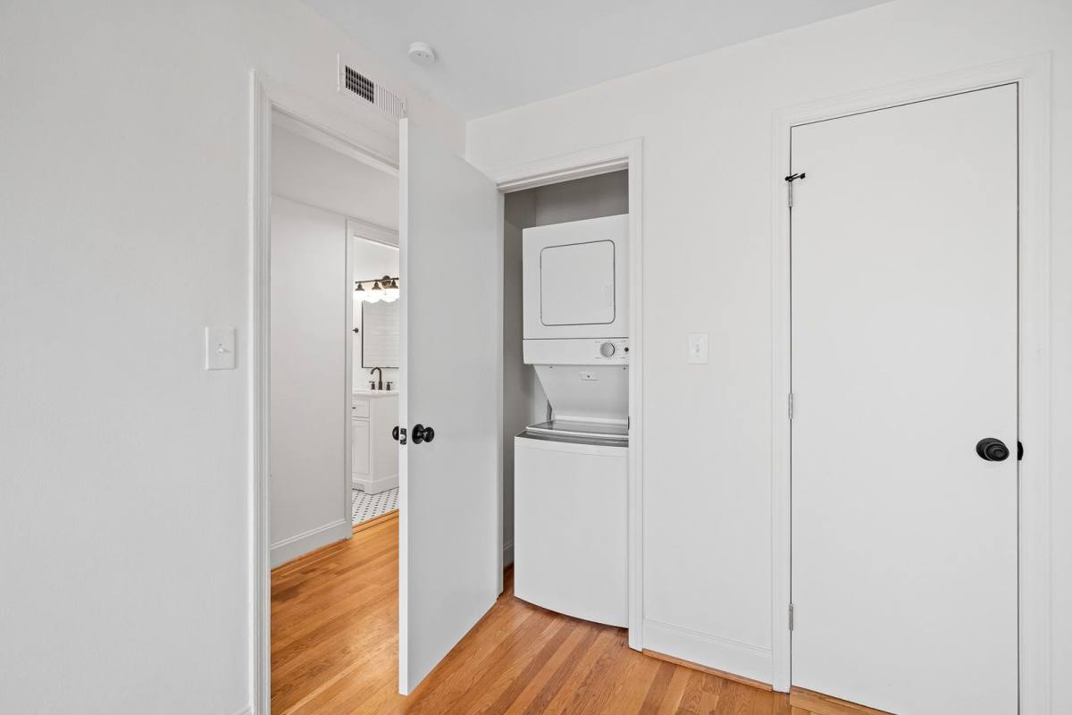 Apartment for rent at 1121 W End Blvd, Winston Salem, NC 27101