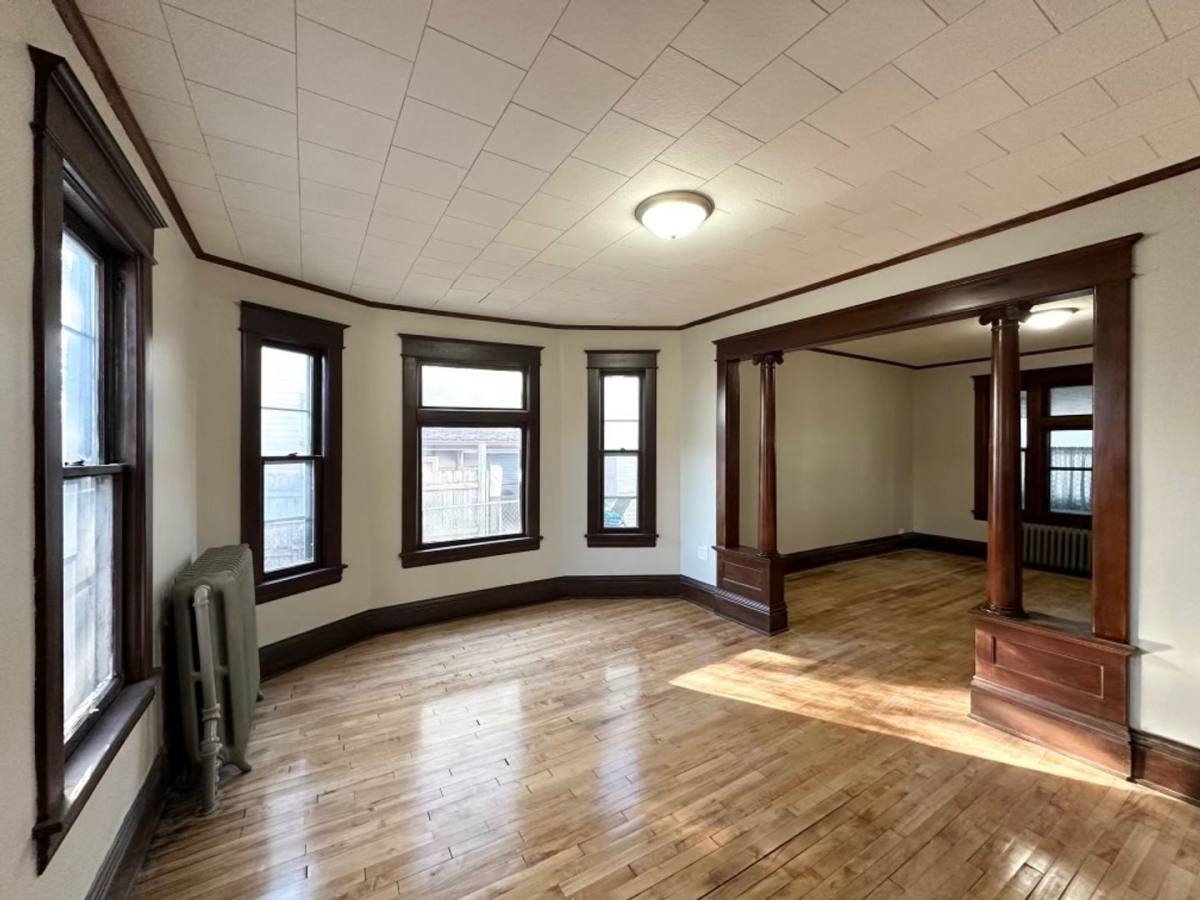 House for rent at 1060 Arkwright St, Saint Paul, MN 55130