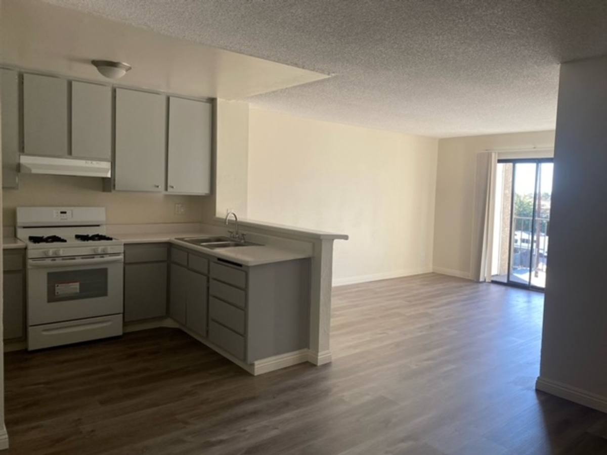 Apartment for rent at 7701 Laurel Canyon Blvd, North Hollywood, CA 91605
