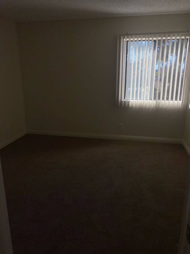 Apartment for rent at 7701 Laurel Canyon Blvd, North Hollywood, CA 91605