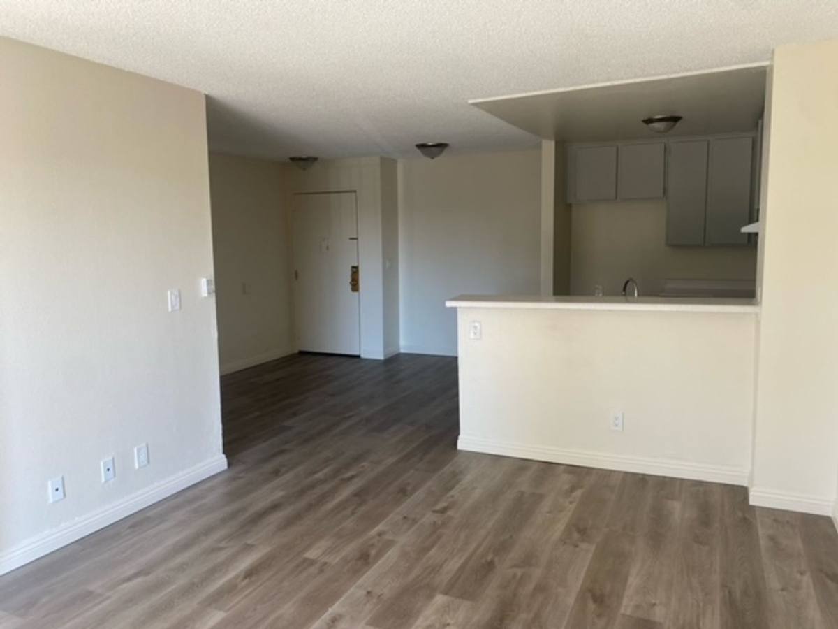 Apartment for rent at 7701 Laurel Canyon Blvd, North Hollywood, CA 91605