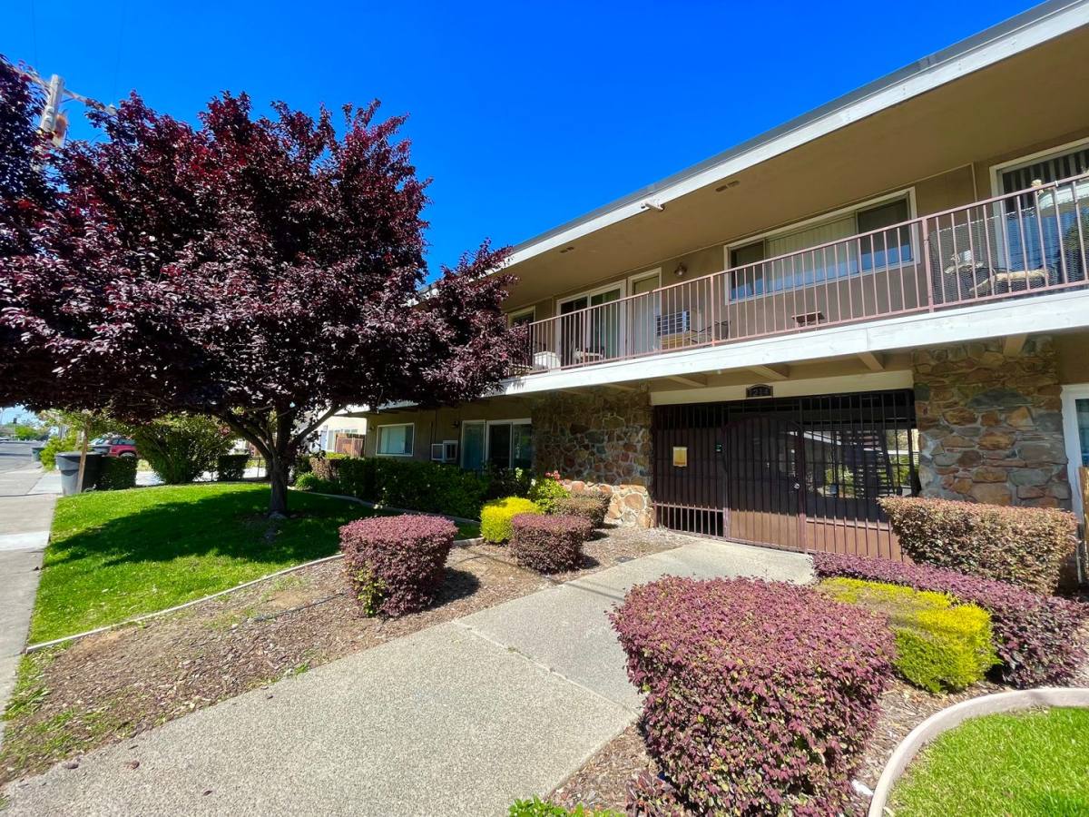 Apartment for rent at 1214 Bell St, Sacramento, CA 95825