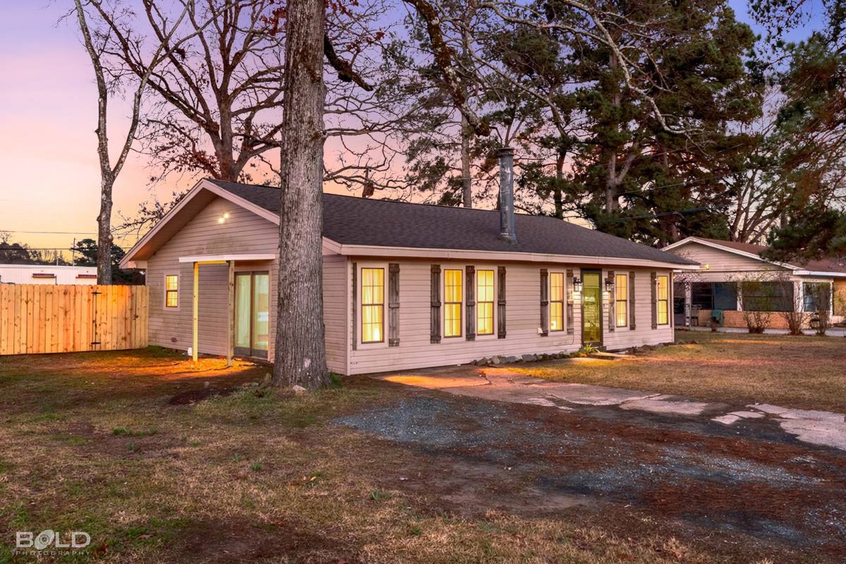 House for rent at 1013 Peyton Ave, Benton, LA 71006