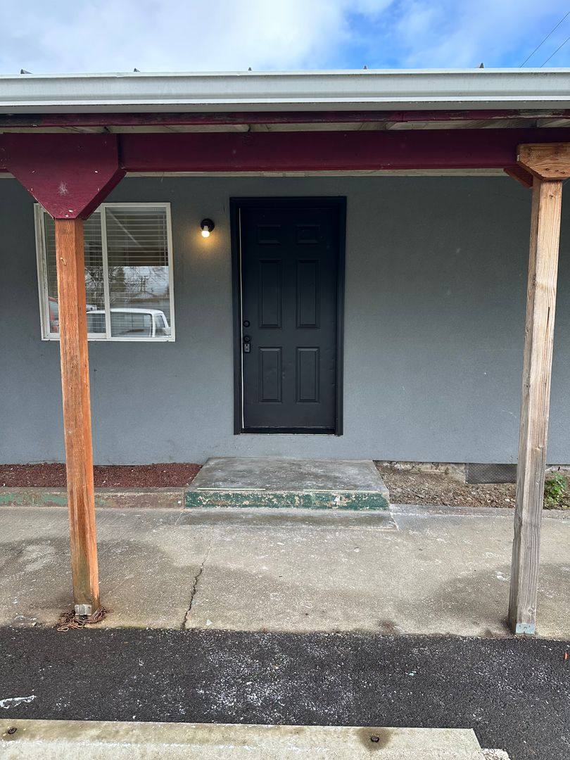 Apartment for rent at 1119 W Central Ave, Sutherlin, OR 97479