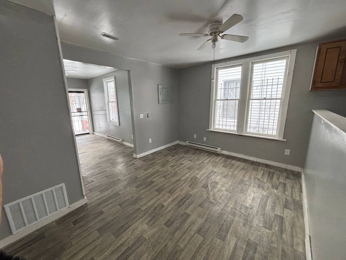 House for rent at 1037 Orchard St, Toledo, OH 43609