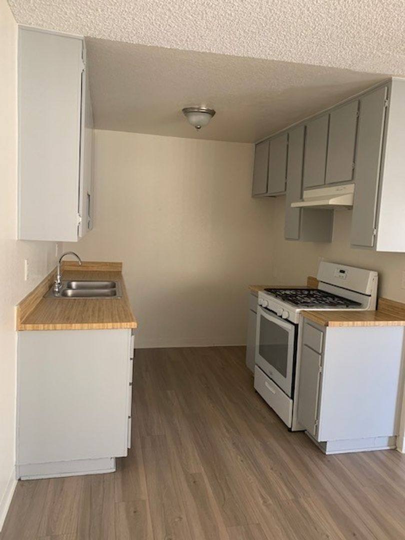 Apartment for rent at 9460 Laurel Canyon Blvd, Pacoima, CA 91331