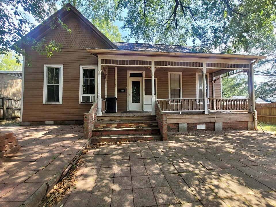 House for rent at 1500 N Franklin St, Marshall, TX 75670