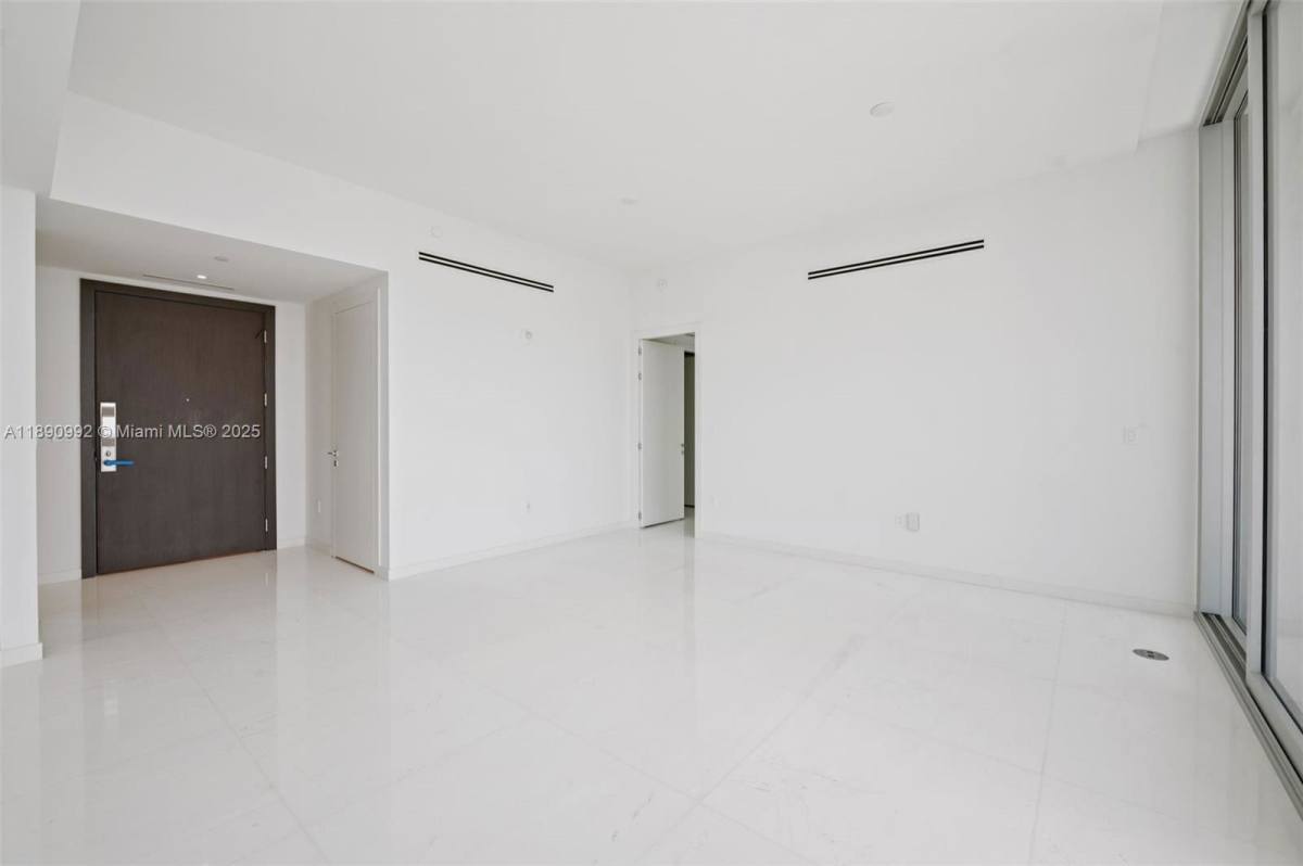 Apartment for rent at 300 Biscayne Blvd Way, Miami, FL 33131