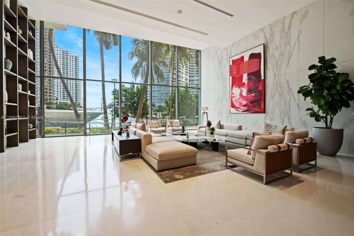 Apartment for rent at 300 Biscayne Blvd Way, Miami, FL 33131
