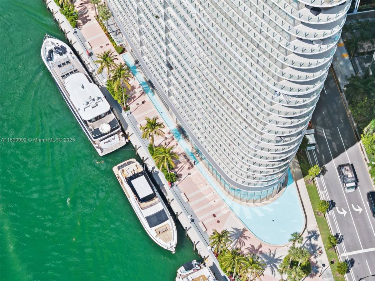 Apartment for rent at 300 Biscayne Blvd Way, Miami, FL 33131