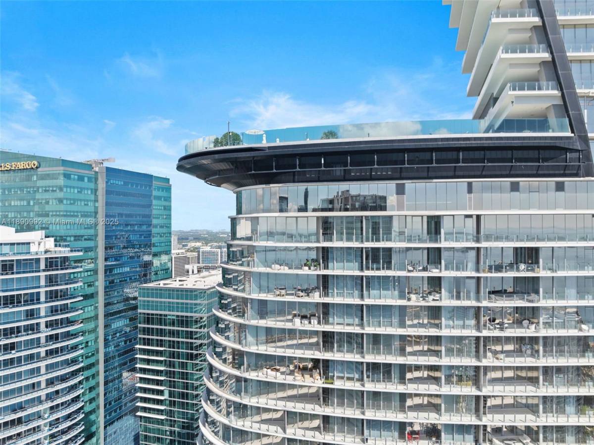 Apartment for rent at 300 Biscayne Blvd Way, Miami, FL 33131