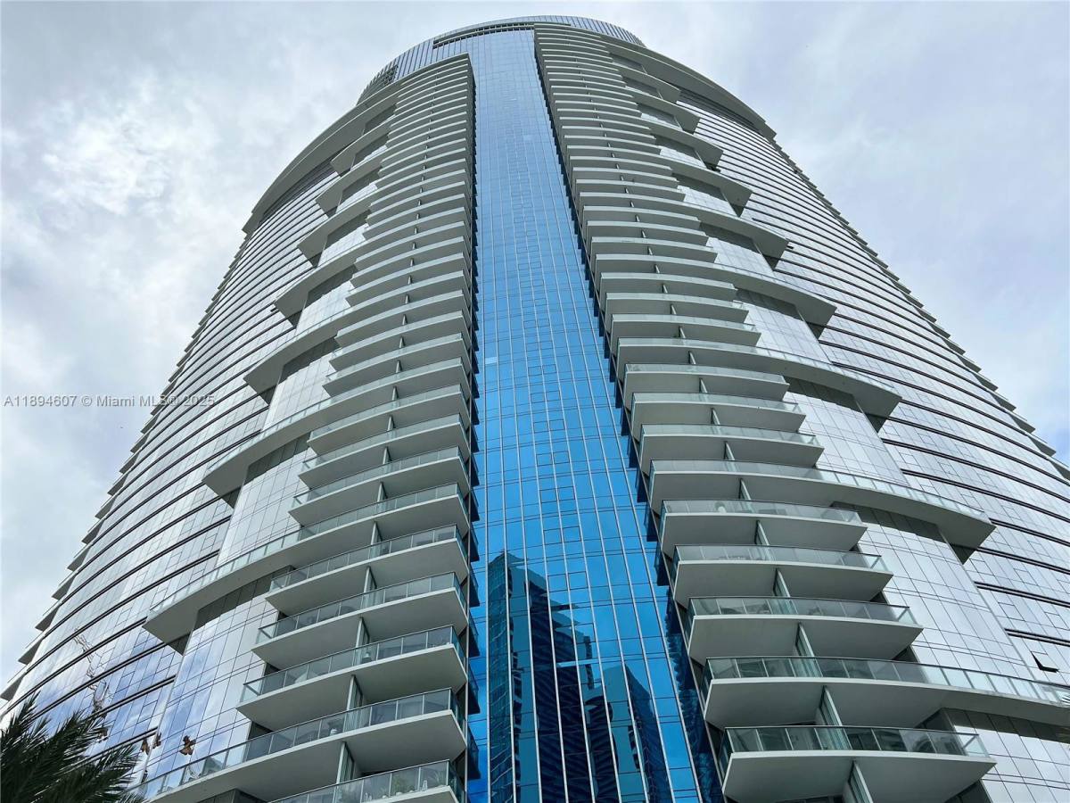 Apartment for rent at 851 NE 1st Ave, Miami, FL 33132