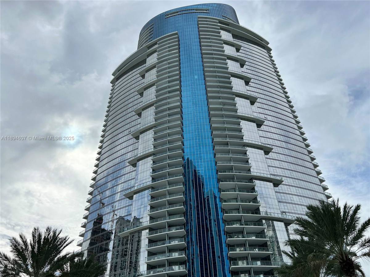 Apartment for rent at 851 NE 1st Ave, Miami, FL 33132