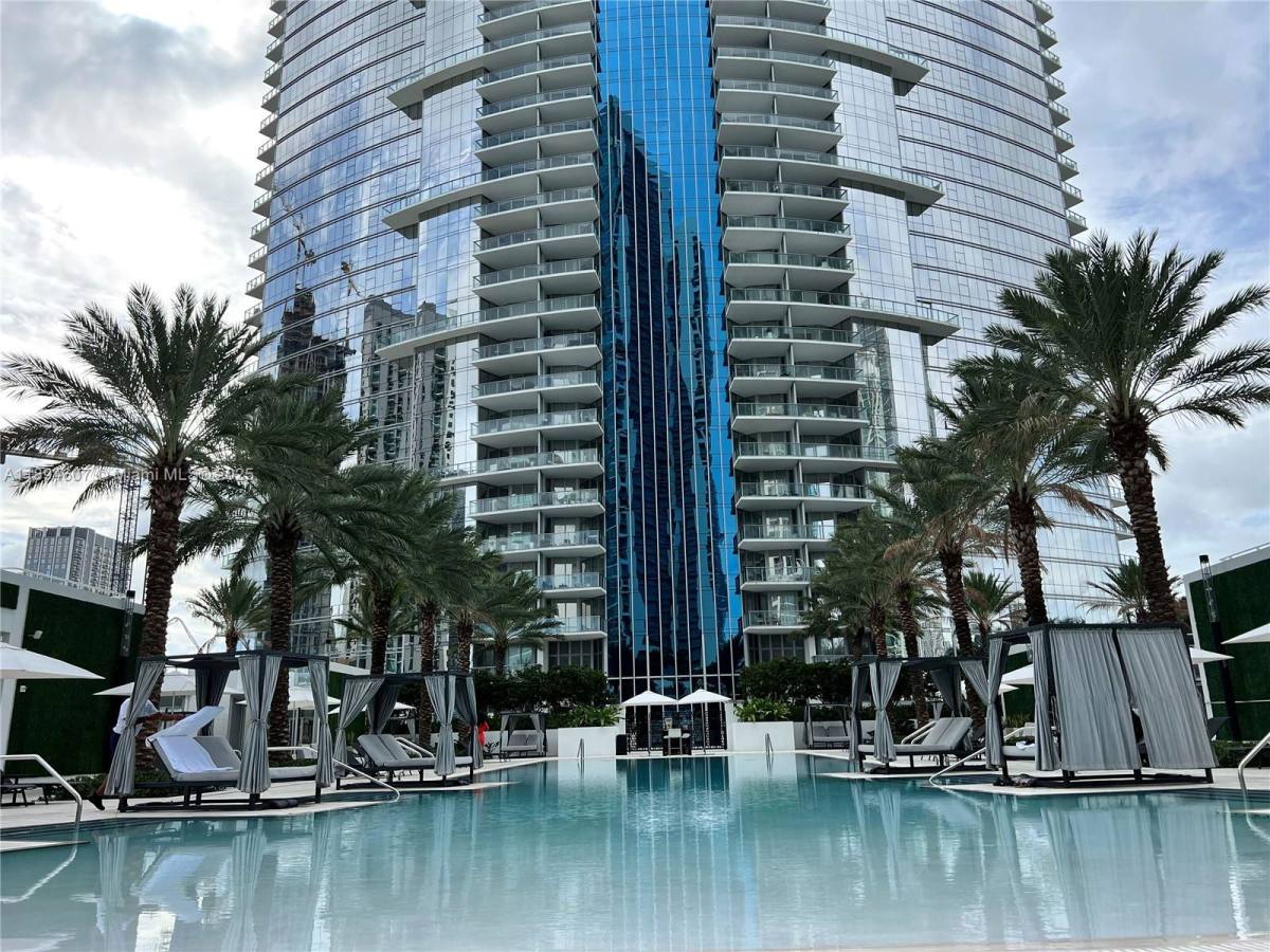 Apartment for rent at 851 NE 1st Ave, Miami, FL 33132