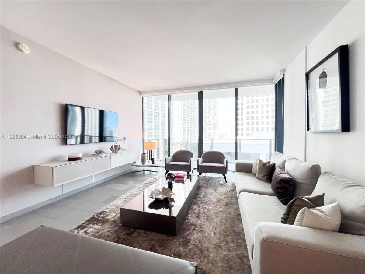 Apartment for rent at 68 SE 6th St #1003, Miami, FL 33131