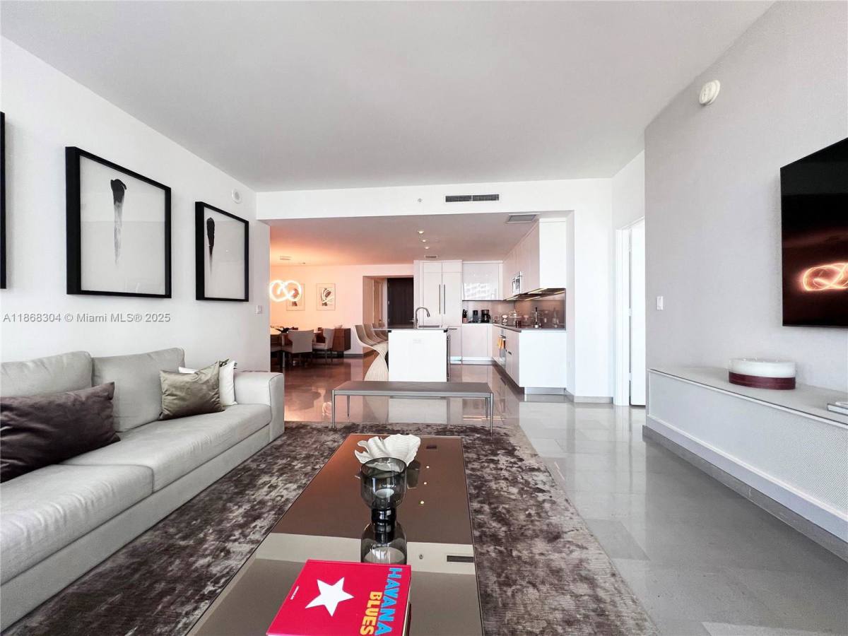 Apartment for rent at 68 SE 6th St #1003, Miami, FL 33131