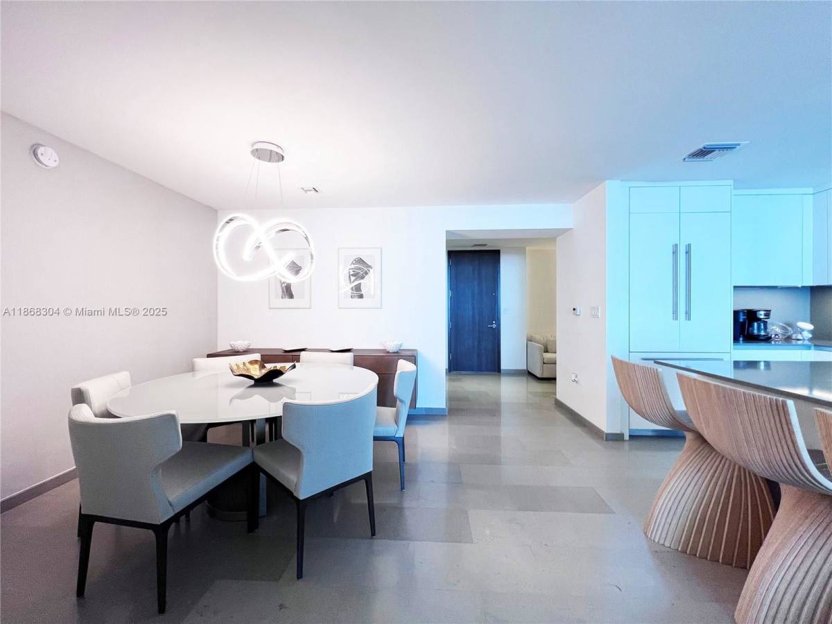 Apartment for rent at 68 SE 6th St #1003, Miami, FL 33131