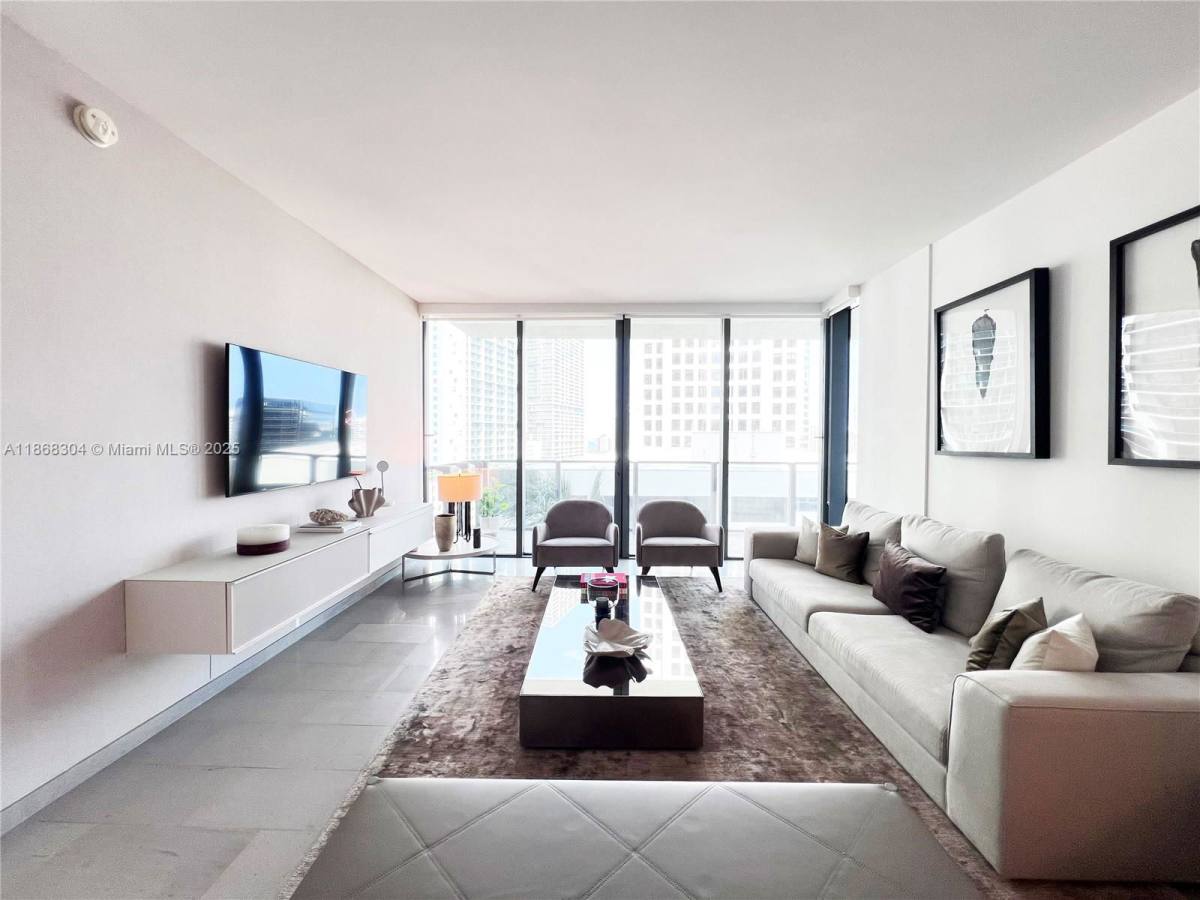Apartment for rent at 68 SE 6th St #1003, Miami, FL 33131