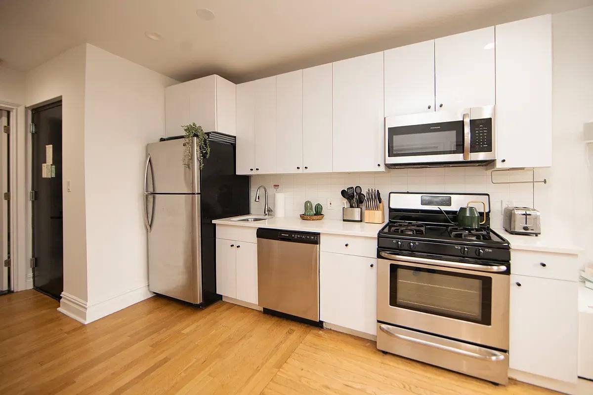 Apartment for rent at 115 Greenpoint Ave #D1, Brooklyn, NY 11222