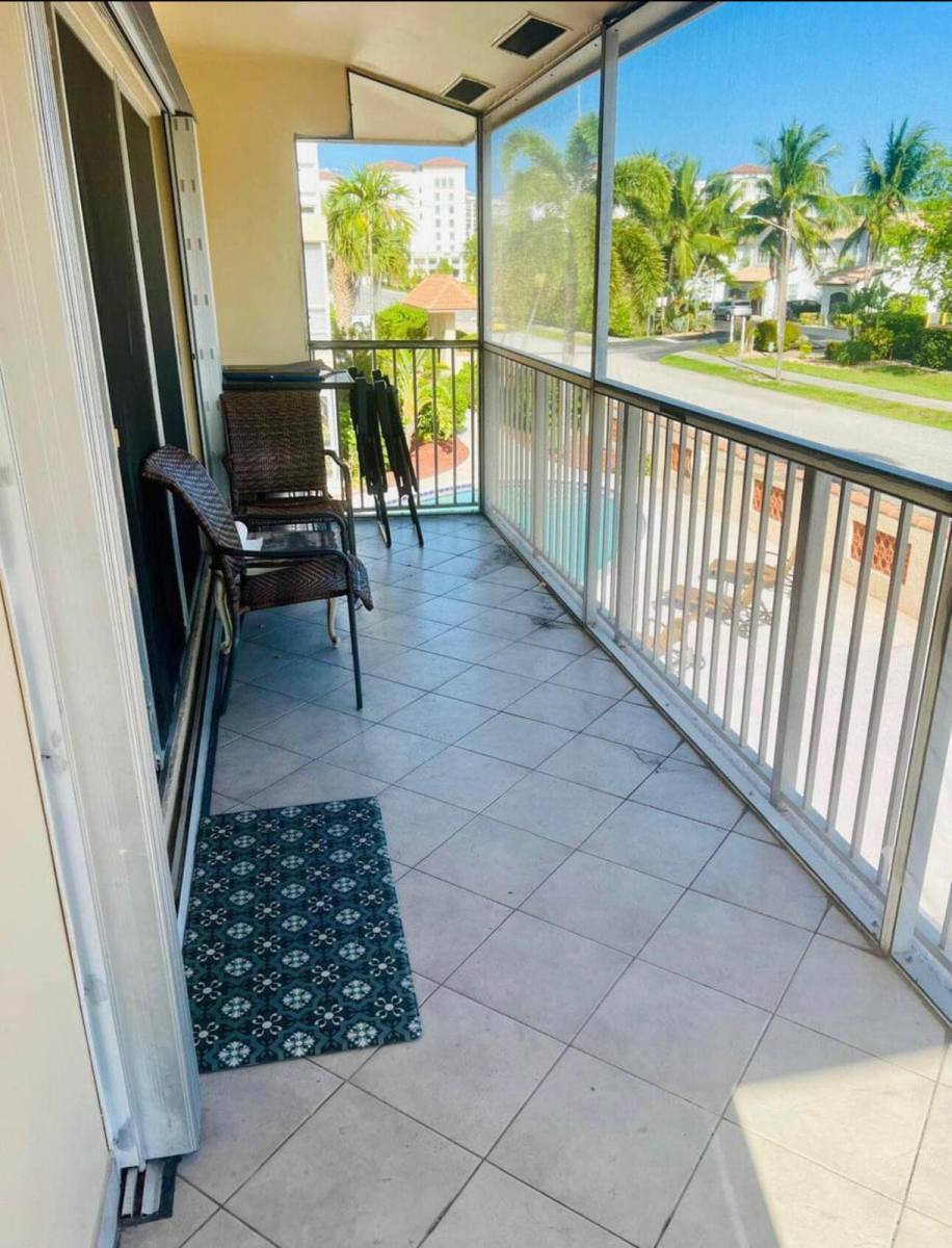 Apartment for rent at 371 SW 8th St #2-H-W, Boca Raton, FL 33432