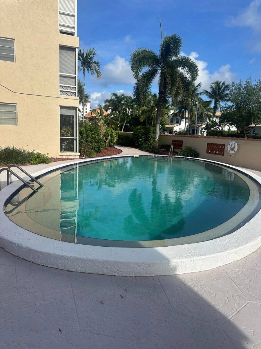 Apartment for rent at 371 SW 8th St #2-H-W, Boca Raton, FL 33432