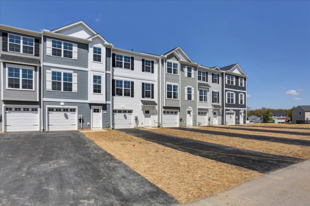 Apartment for rent at 12435-12441 Jackson Ave, Waynesboro, PA 17268