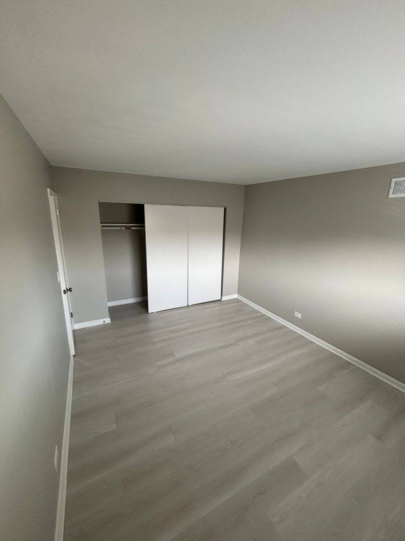 Apartment for rent at 633-651 W Park Ave, Libertyville, IL 60048