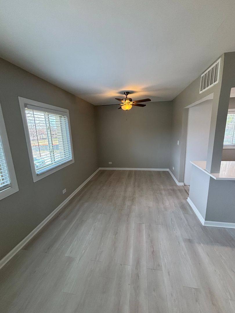 Apartment for rent at 633-651 W Park Ave, Libertyville, IL 60048