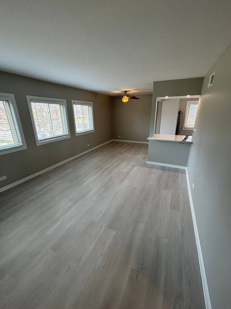 Apartment for rent at 633-651 W Park Ave, Libertyville, IL 60048