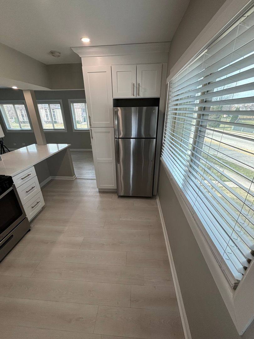Apartment for rent at 633-651 W Park Ave, Libertyville, IL 60048