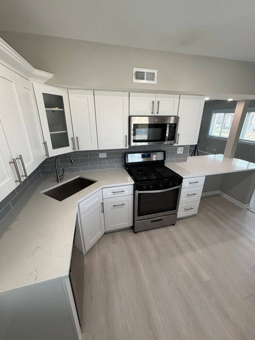 Apartment for rent at 633-651 W Park Ave, Libertyville, IL 60048