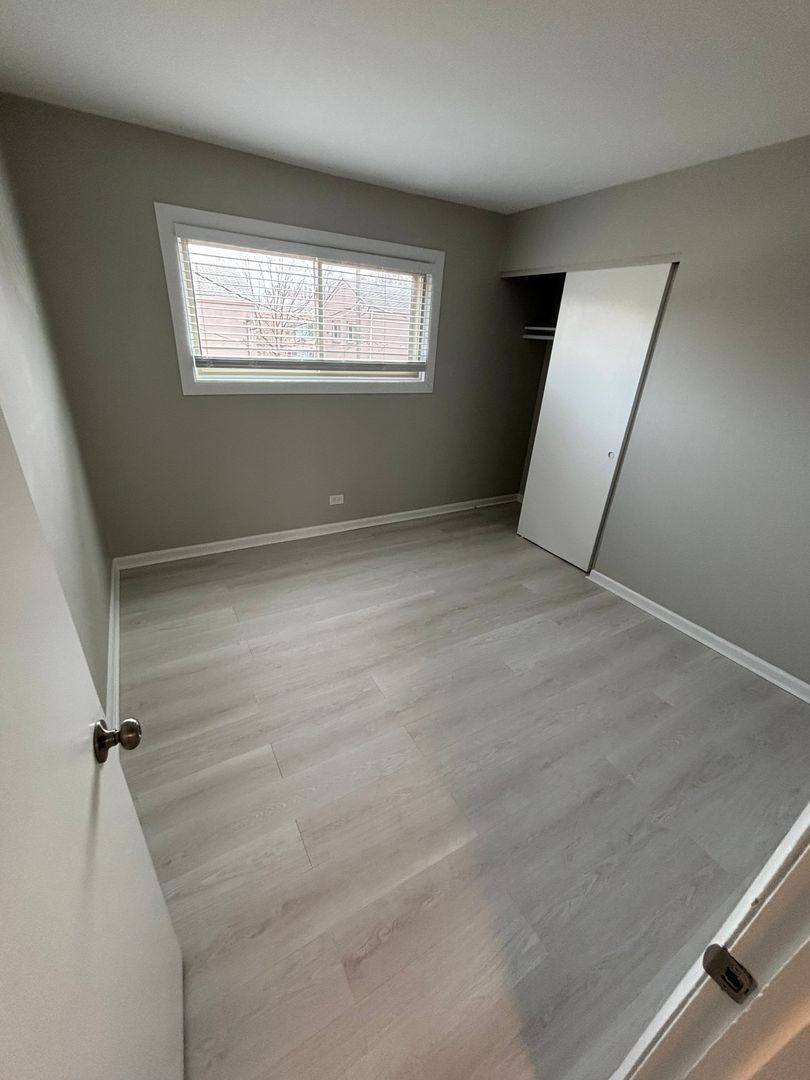 Apartment for rent at 633-651 W Park Ave, Libertyville, IL 60048