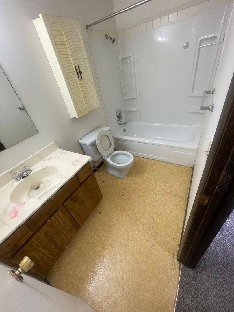 Apartment for rent at 2137 S 42nd St, Omaha, NE 68105