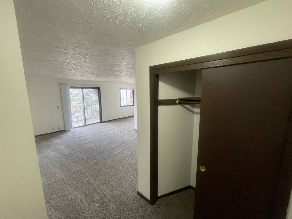 Apartment for rent at 2137 S 42nd St, Omaha, NE 68105