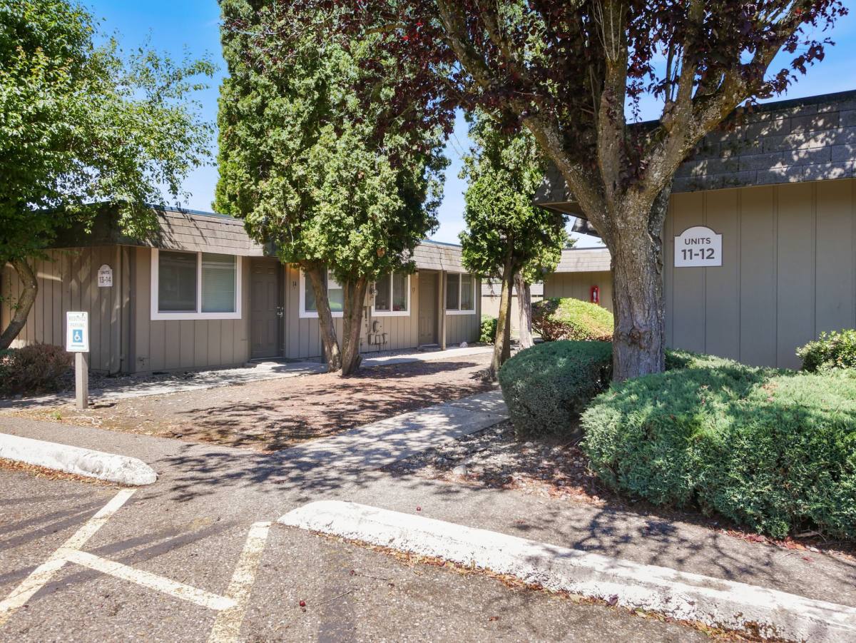 Apartment for rent at 10214 Lakeview Ave SW, Lakewood, WA 98499