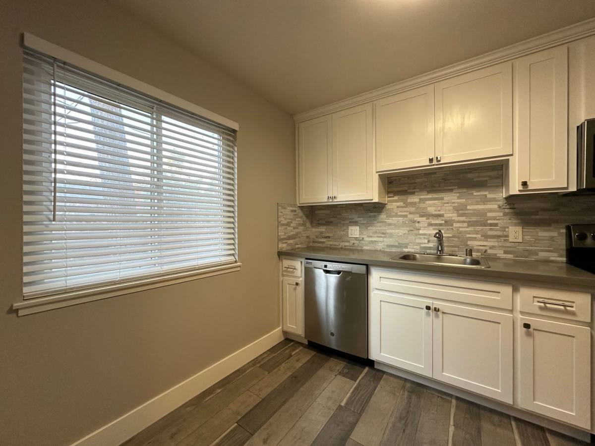 Apartment for rent at 2713-2721 T St, Sacramento, CA 95816