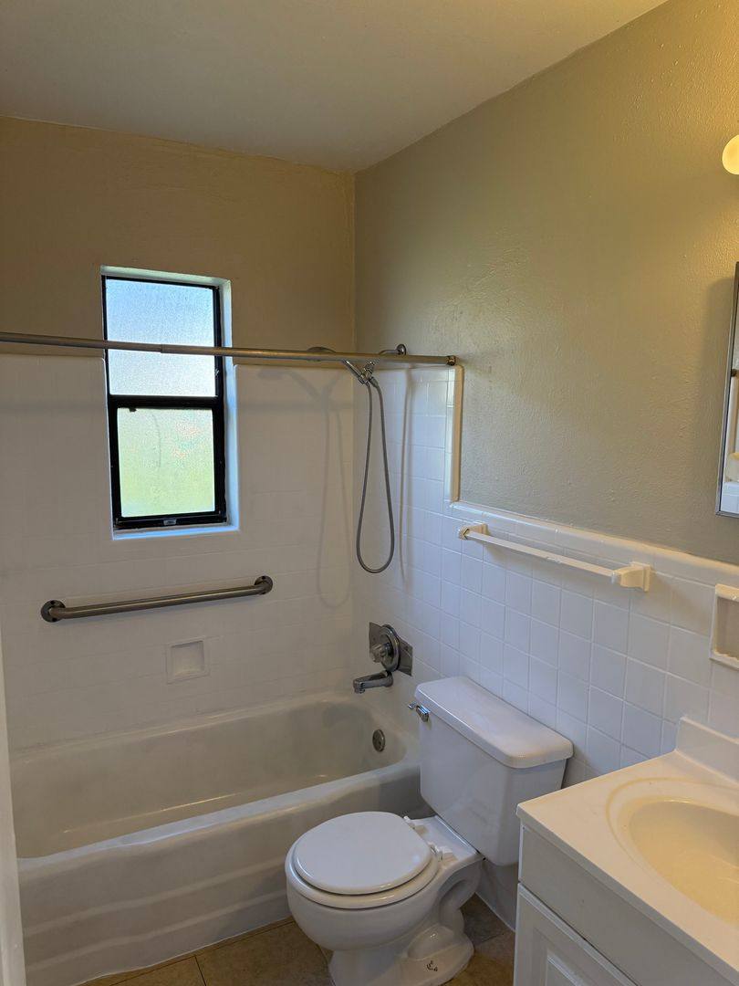 House for rent at 122 Laurel Oak St, Melbourne, FL 32904