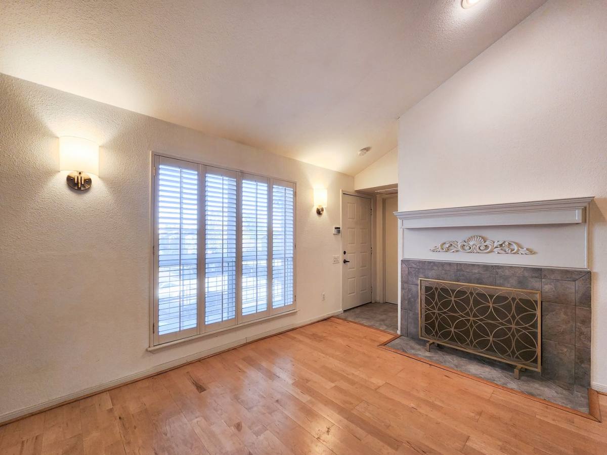 House for rent at 1860 White Oak Dr, Houston, TX 77009
