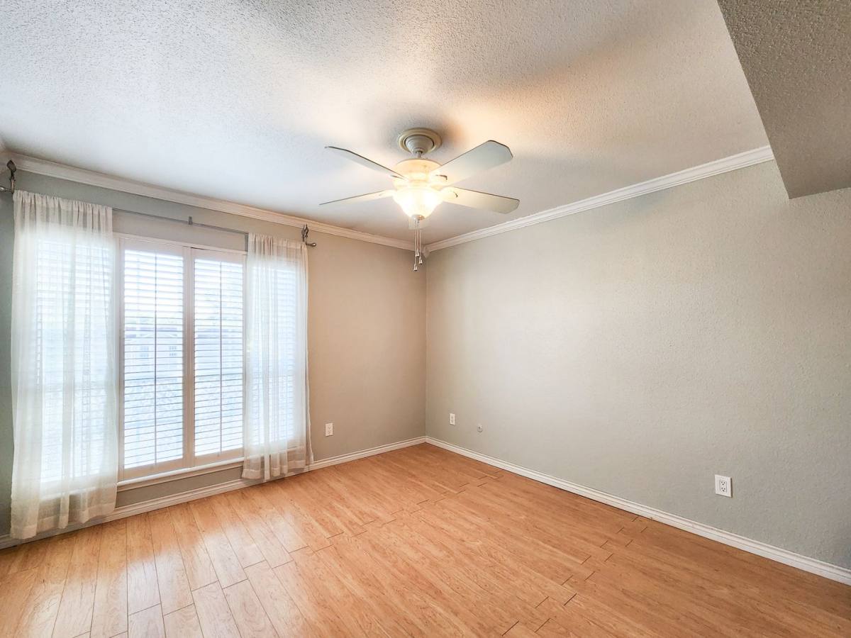 House for rent at 1860 White Oak Dr, Houston, TX 77009