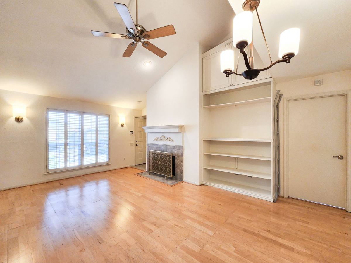 House for rent at 1860 White Oak Dr, Houston, TX 77009