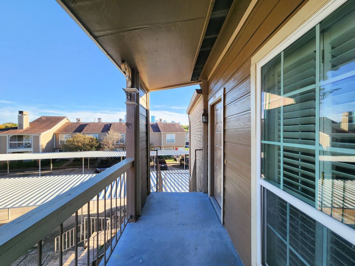 House for rent at 1860 White Oak Dr, Houston, TX 77009