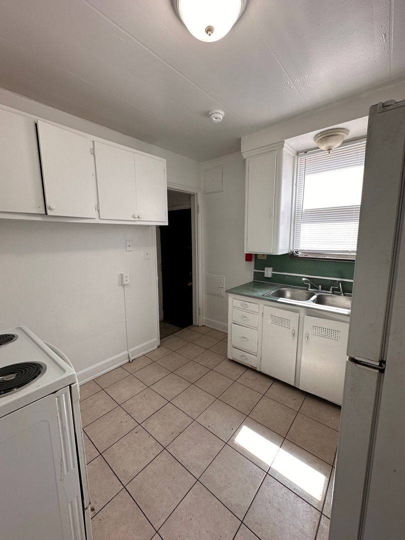 Apartment for rent at 210 Perrin St, Ypsilanti, MI 48197