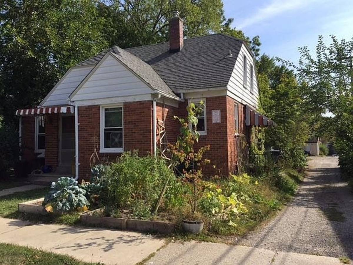 Apartment for rent at 210 Perrin St, Ypsilanti, MI 48197