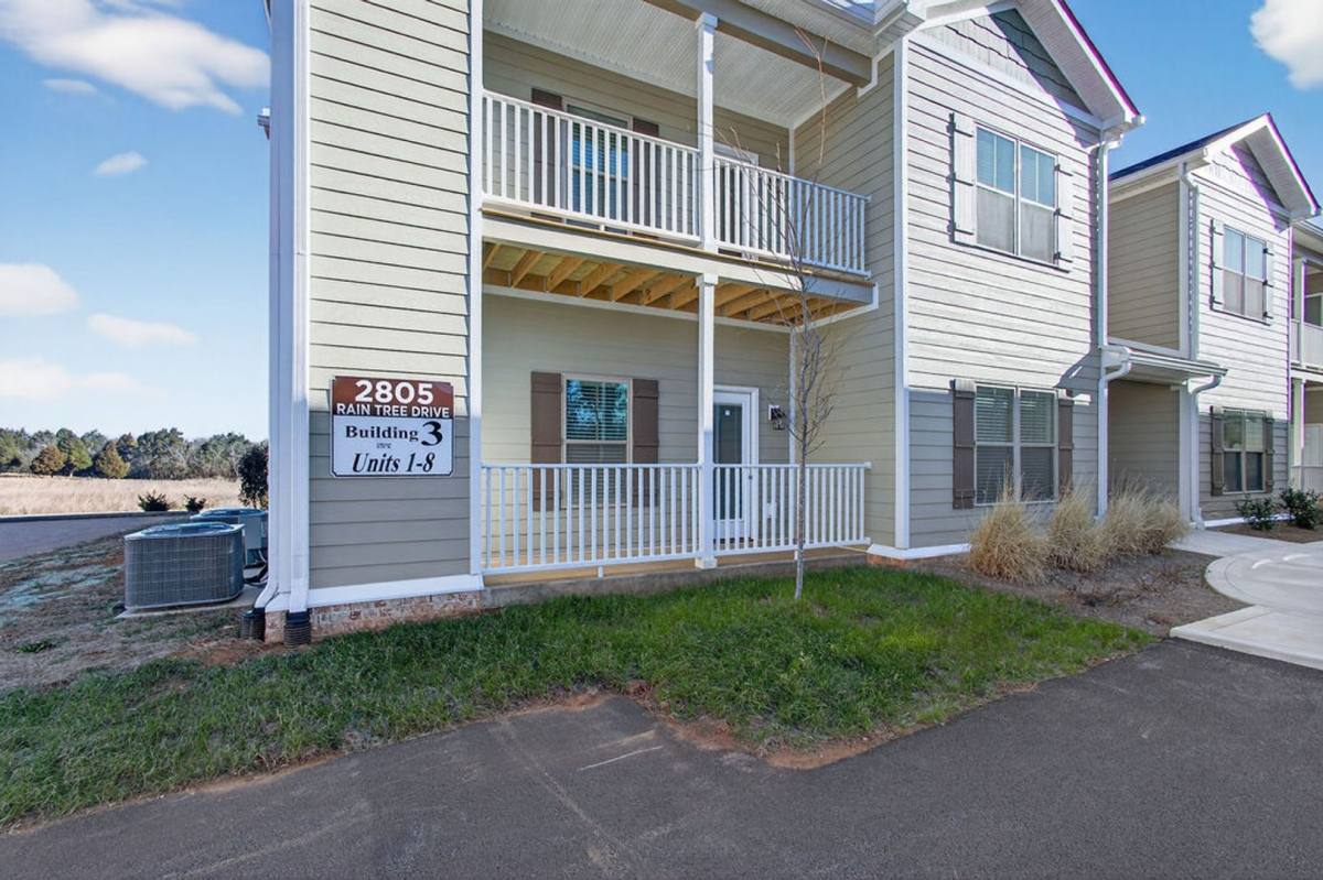 Apartment for rent at 2805 Raintree Dr, Bowling Green, KY 42104