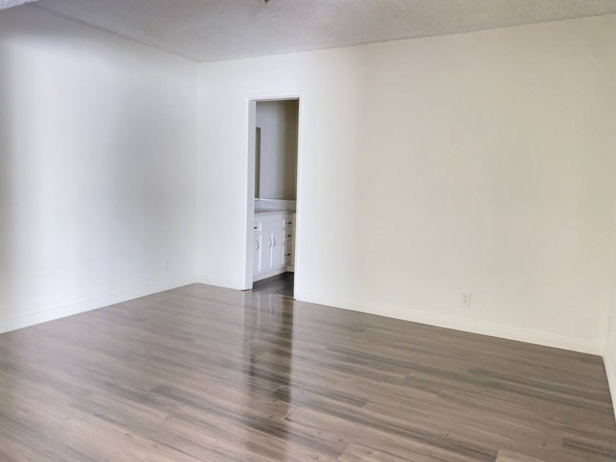 Apartment for rent at 319 S Clark Dr, Los Angeles, CA 90048