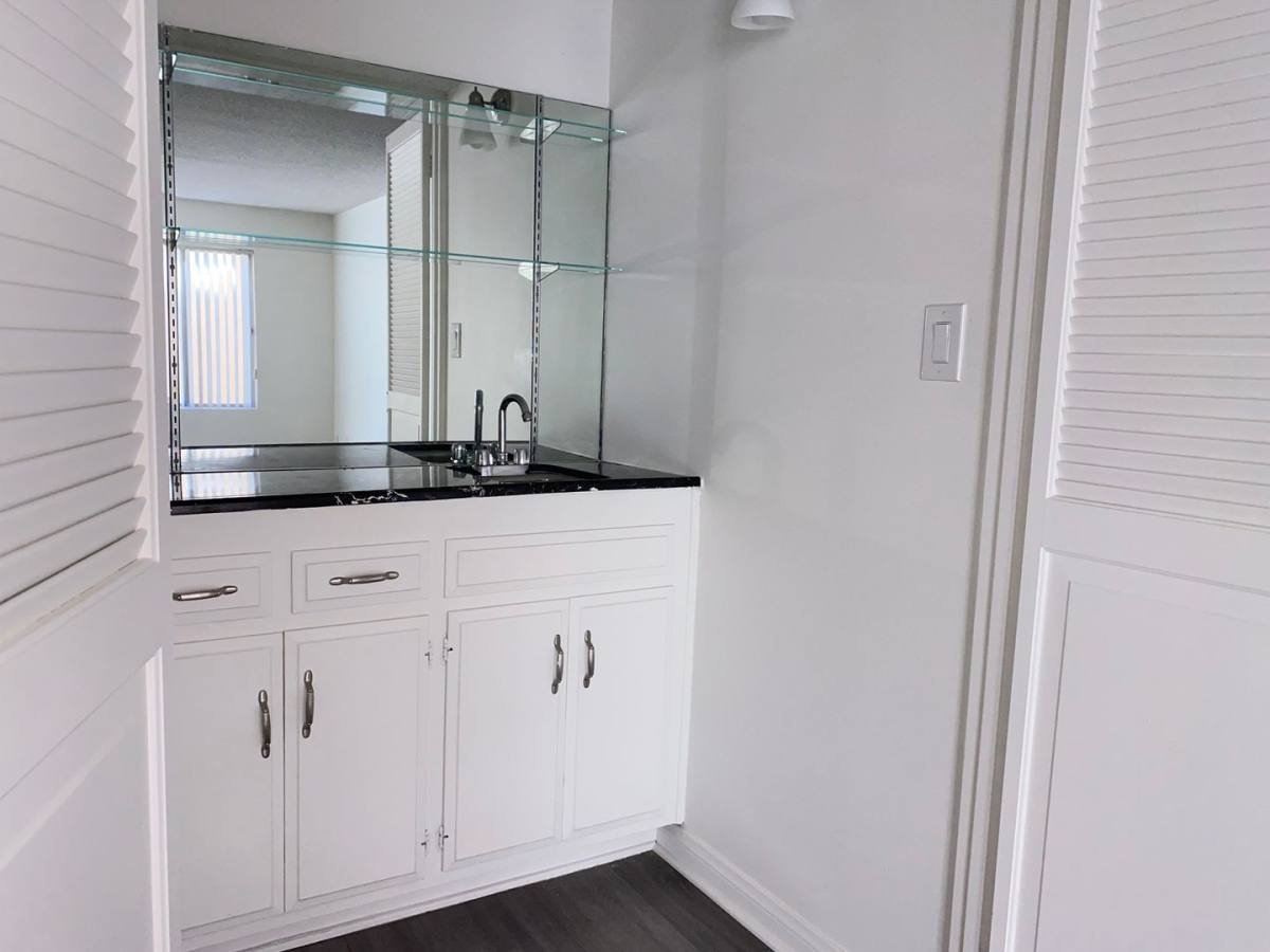 Apartment for rent at 319 S Clark Dr, Los Angeles, CA 90048