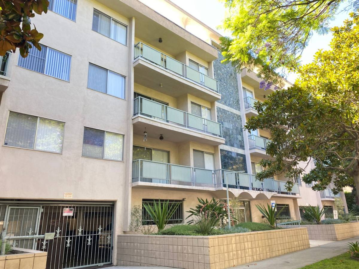 Apartment for rent at 319 S Clark Dr, Los Angeles, CA 90048