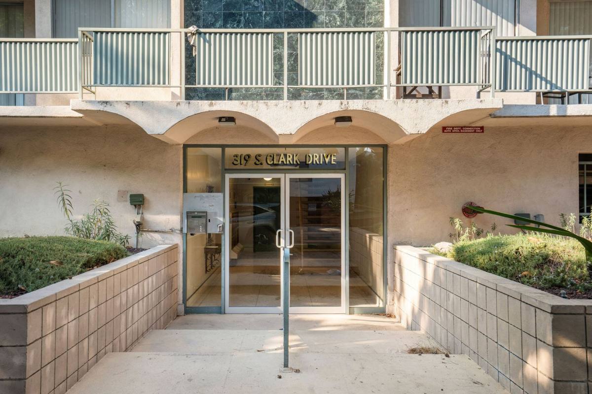Apartment for rent at 319 S Clark Dr, Los Angeles, CA 90048