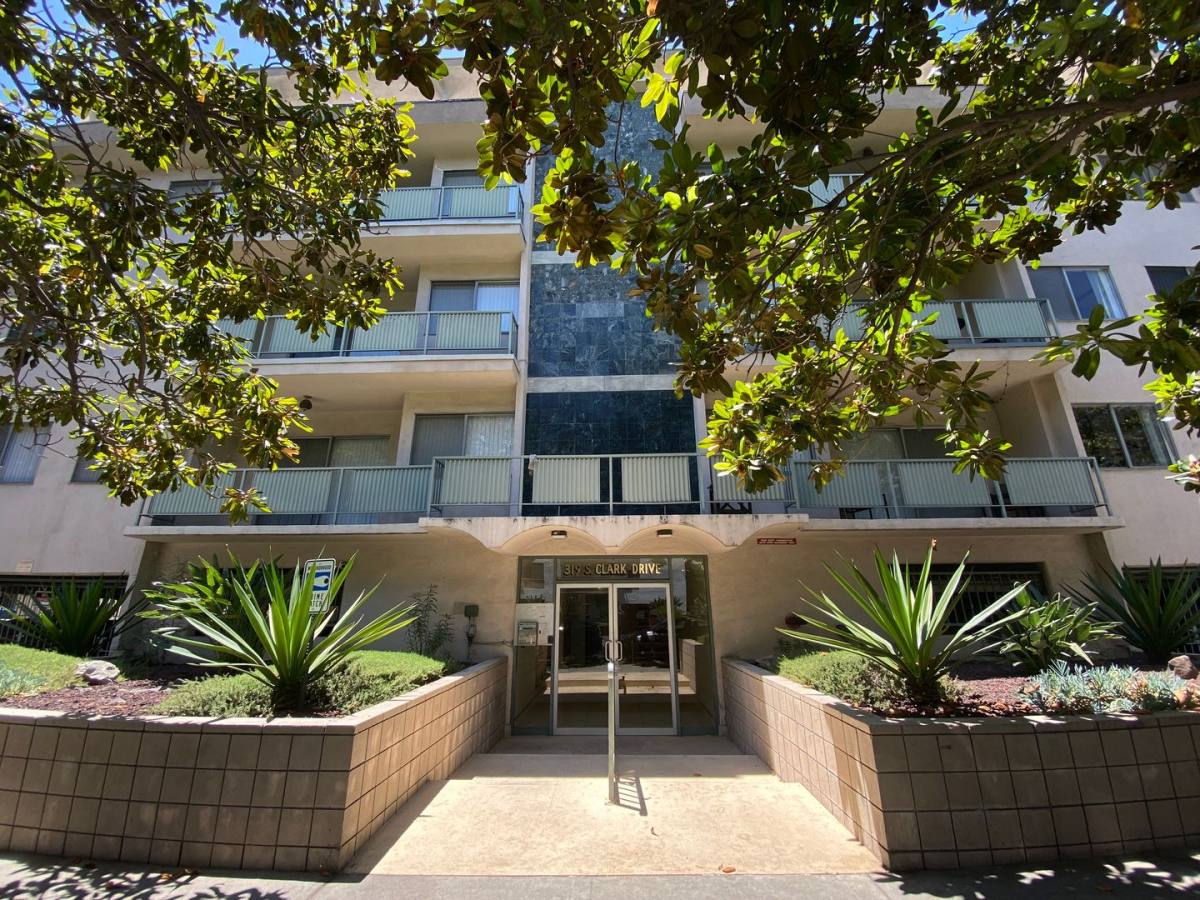 Apartment for rent at 319 S Clark Dr, Los Angeles, CA 90048