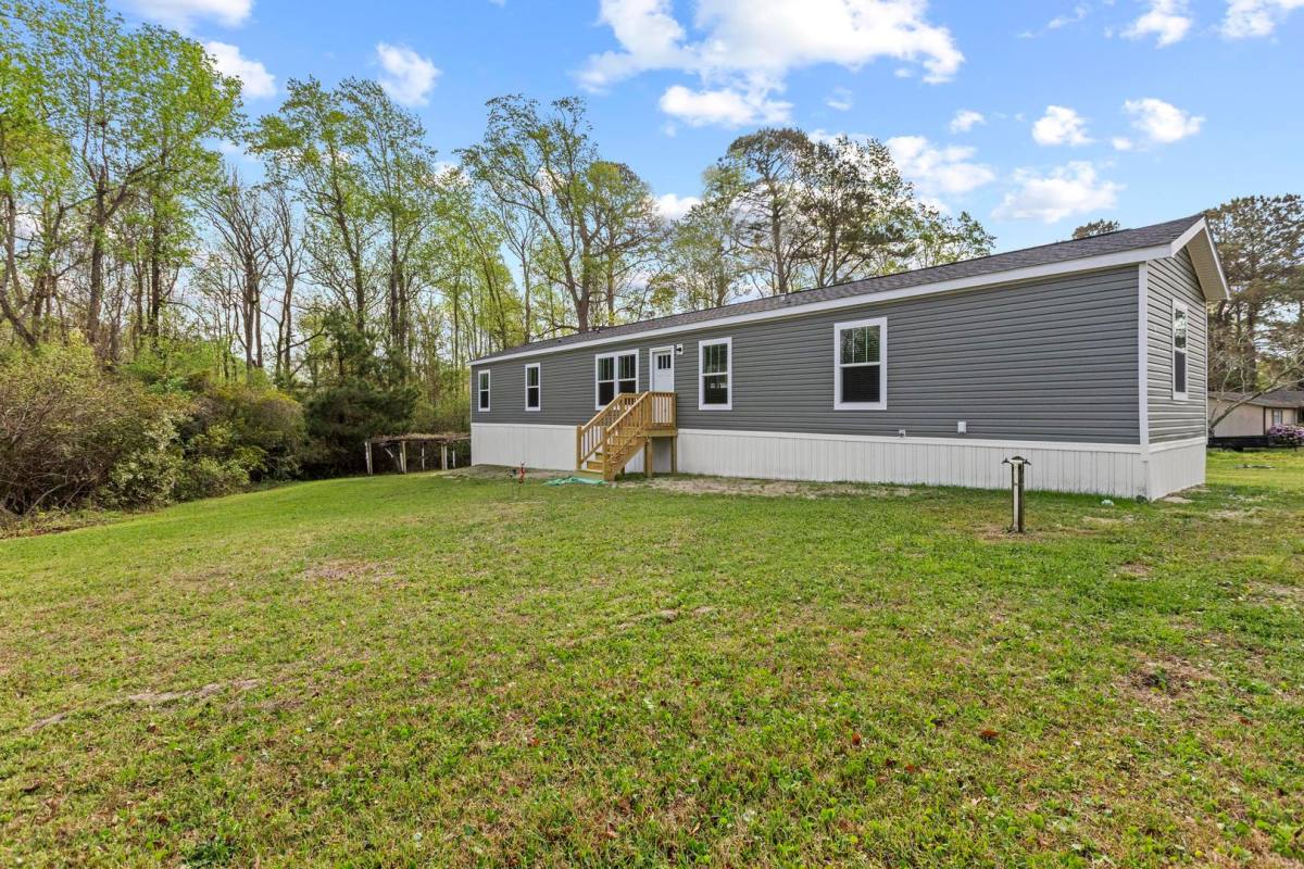 House for rent at 425 Becky's Creek Rd, Hampstead, NC 28443